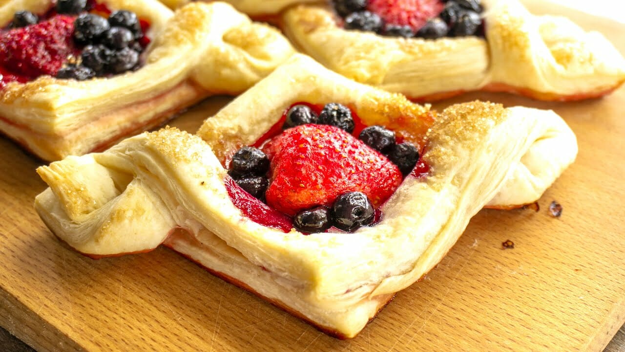 Blueberry Puff Pastry Diamonds Recipe - Strawberry pastry